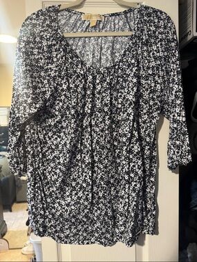 Michael Kors Black and White Floral Scoop-Neck Blouse-1X